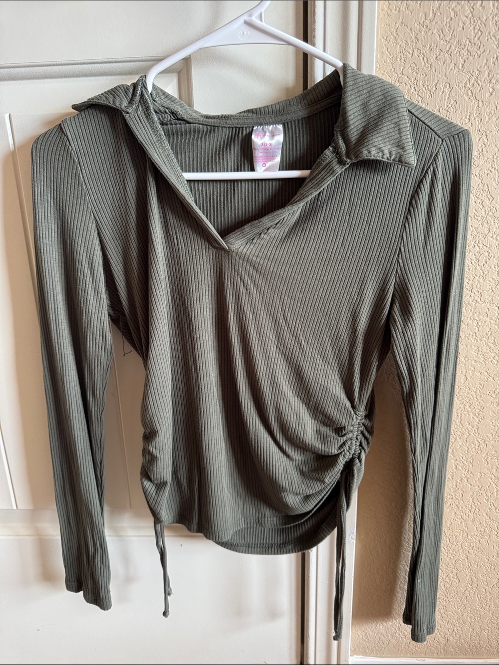 No Boundaries Olive Ribbed V-Neck Long Sleeve Top with Side Drawstring Size 3-5